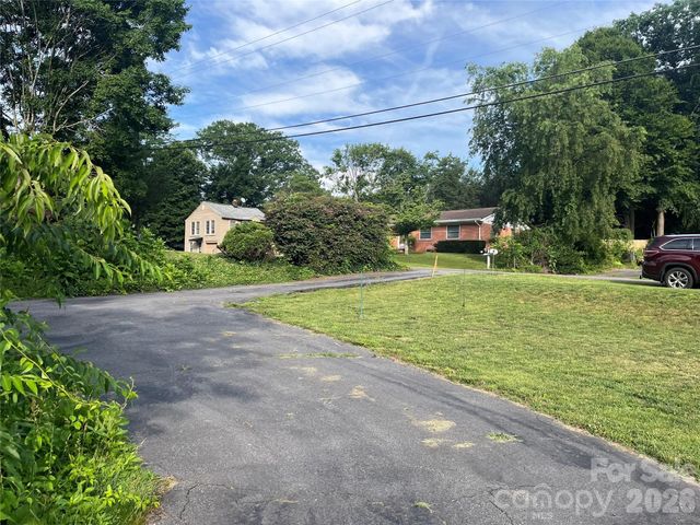 9999 Northeast Avenue, Swannanoa, NC 28778