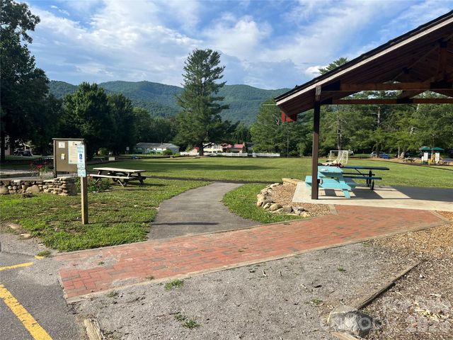 9999 Northeast Avenue, Swannanoa, NC 28778