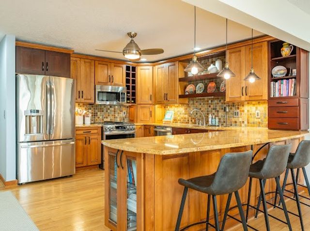 684 58th Place 11, West Des Moines, IA 50266