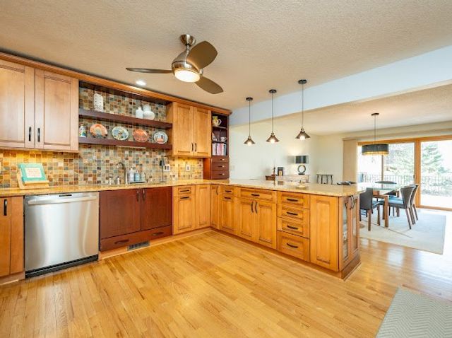 684 58th Place 11, West Des Moines, IA 50266