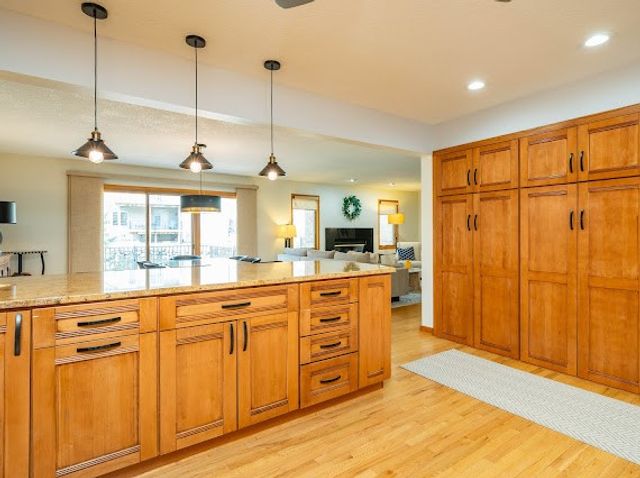 684 58th Place 11, West Des Moines, IA 50266