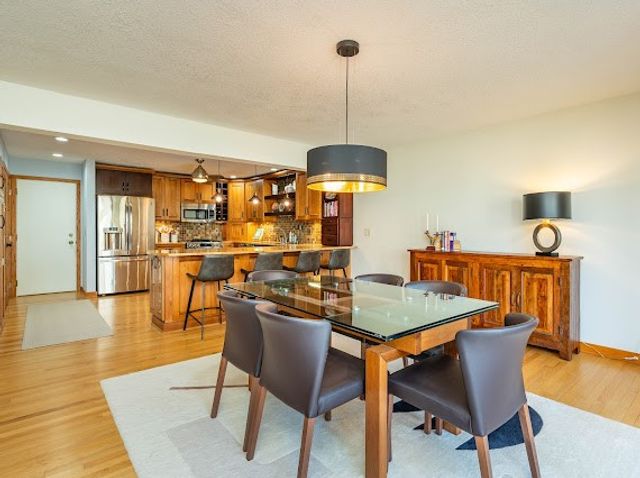 684 58th Place 11, West Des Moines, IA 50266