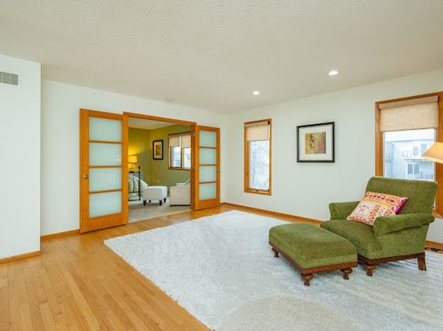 684 58th Place 11, West Des Moines, IA 50266