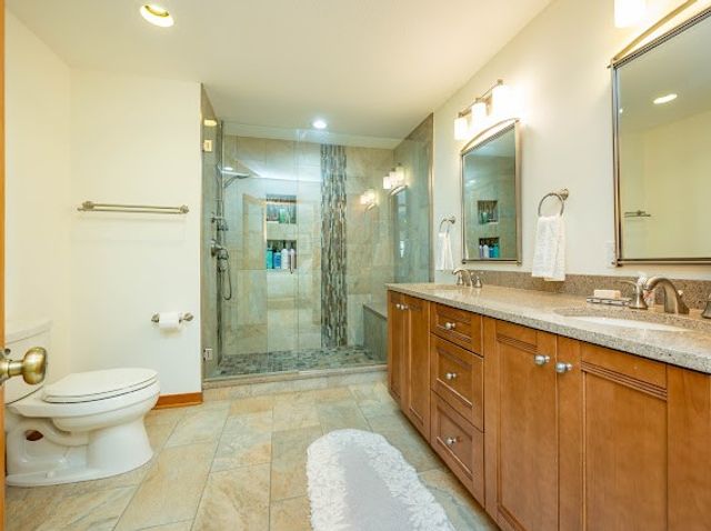 684 58th Place 11, West Des Moines, IA 50266