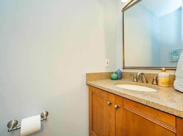 684 58th Place 11, West Des Moines, IA 50266