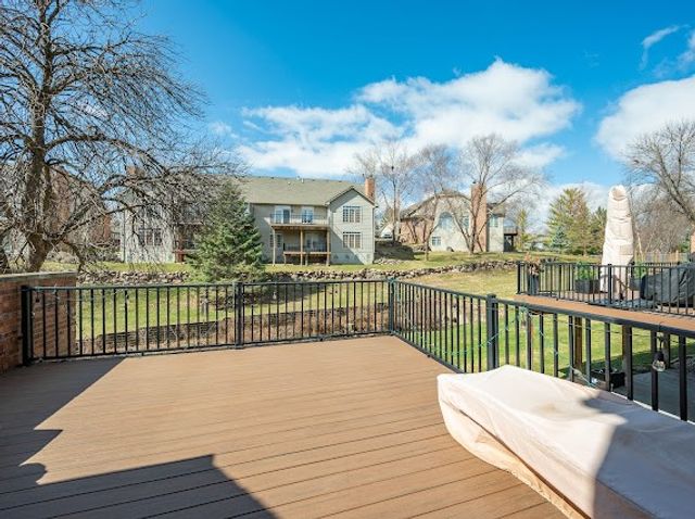 684 58th Place 11, West Des Moines, IA 50266