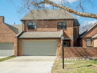 684 58th Place 11, West Des Moines, IA 50266