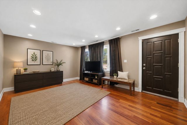 3859 N Cumberland Avenue, Chicago, IL 60634