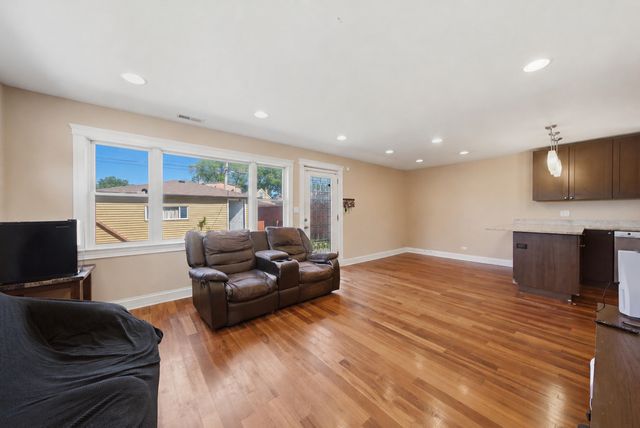 3859 N Cumberland Avenue, Chicago, IL 60634