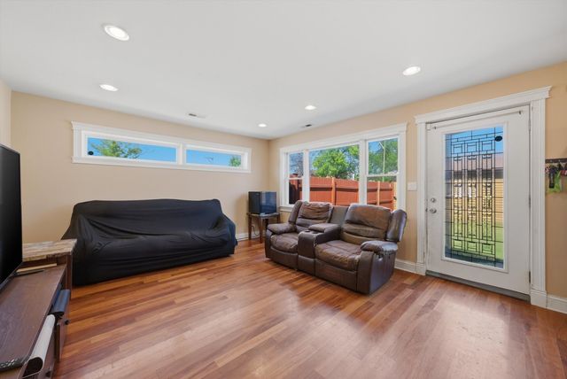 3859 N Cumberland Avenue, Chicago, IL 60634