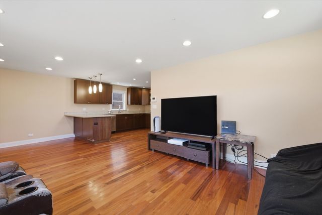 3859 N Cumberland Avenue, Chicago, IL 60634