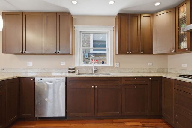 3859 N Cumberland Avenue, Chicago, IL 60634