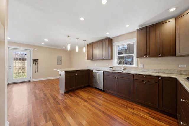 3859 N Cumberland Avenue, Chicago, IL 60634