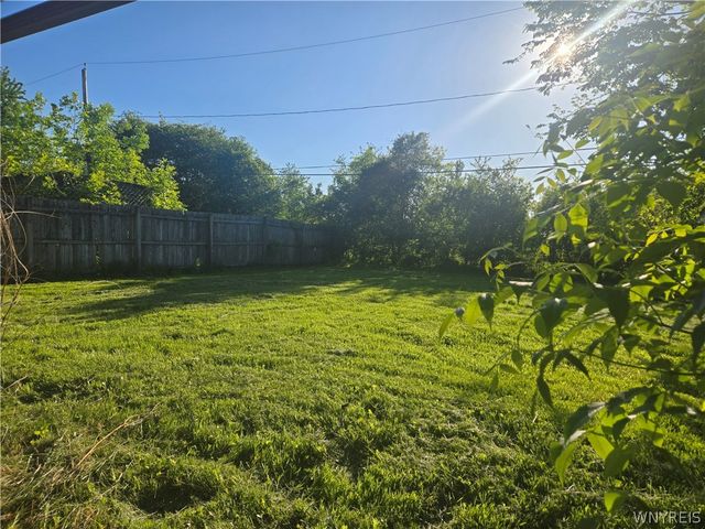 1004 Enola Road, Grand Island, NY 14072