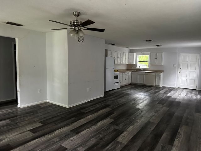 301 Lake Park Avenue, Waxahachie, TX 75165