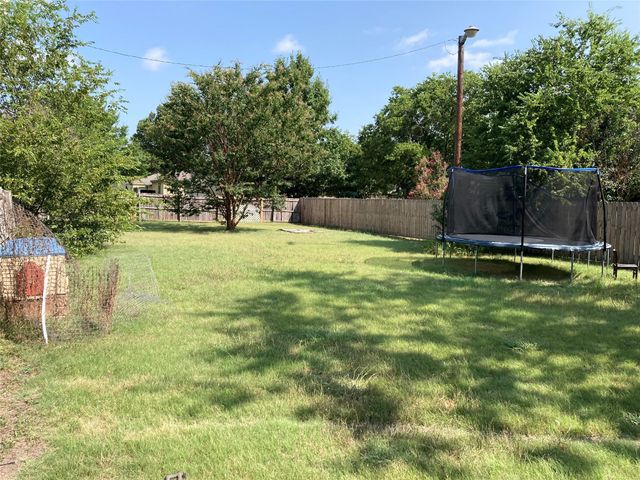 301 Lake Park Avenue, Waxahachie, TX 75165