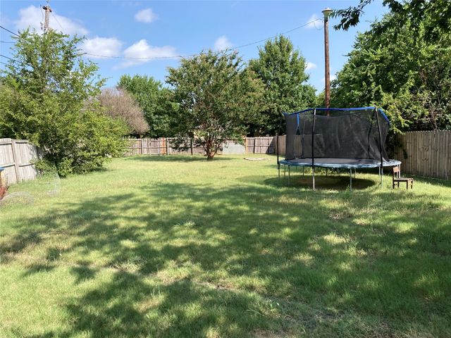 301 Lake Park Avenue, Waxahachie, TX 75165