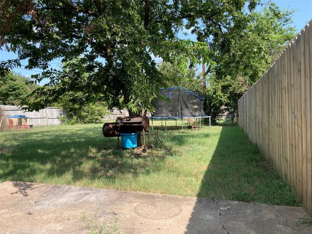 301 Lake Park Avenue, Waxahachie, TX 75165