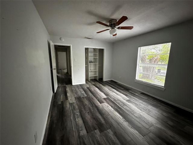 301 Lake Park Avenue, Waxahachie, TX 75165