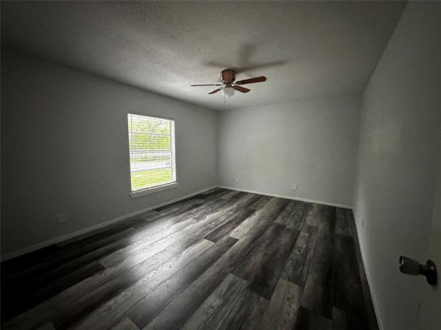 301 Lake Park Avenue, Waxahachie, TX 75165
