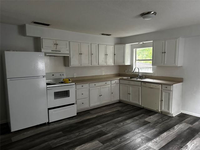 301 Lake Park Avenue, Waxahachie, TX 75165