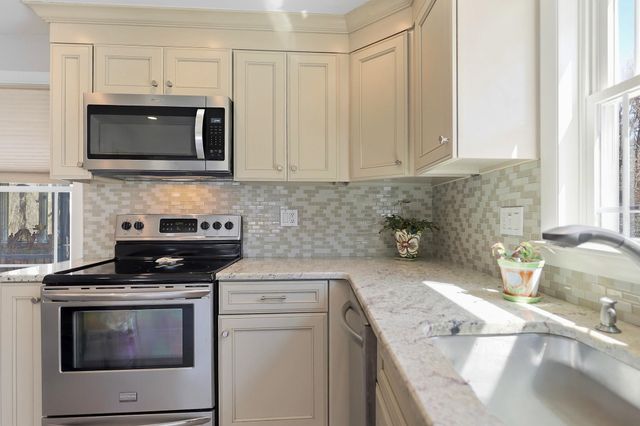 358 East Road, Hampstead, NH 03841
