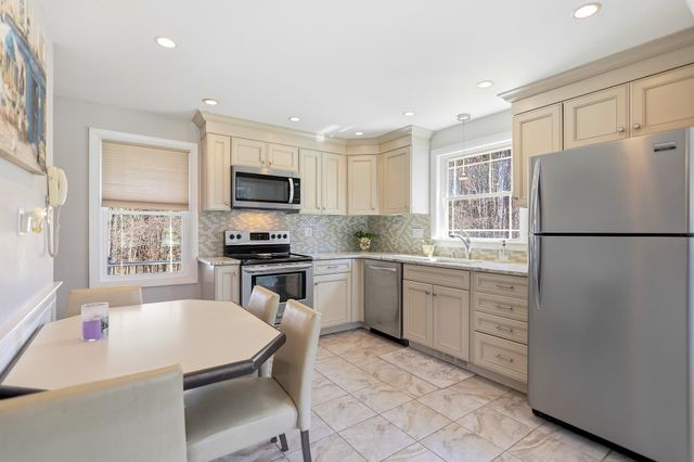 358 East Road, Hampstead, NH 03841
