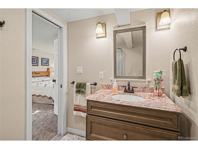 9166 W Maplewood Ave, Littleton, CO 80123