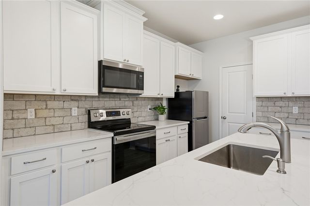 146 Norwood Oaks Dr, Rockport, TX 78382