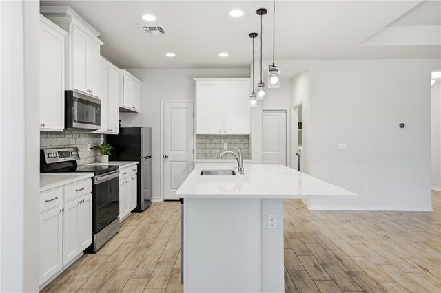 146 Norwood Oaks Dr, Rockport, TX 78382