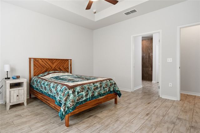 146 Norwood Oaks Dr, Rockport, TX 78382