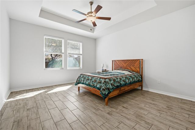 146 Norwood Oaks Dr, Rockport, TX 78382