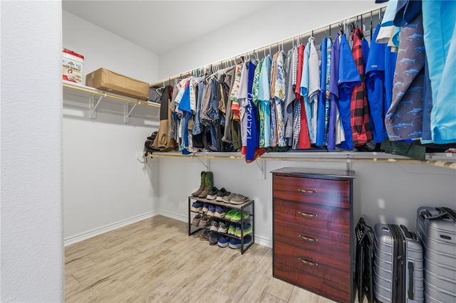 146 Norwood Oaks Dr, Rockport, TX 78382