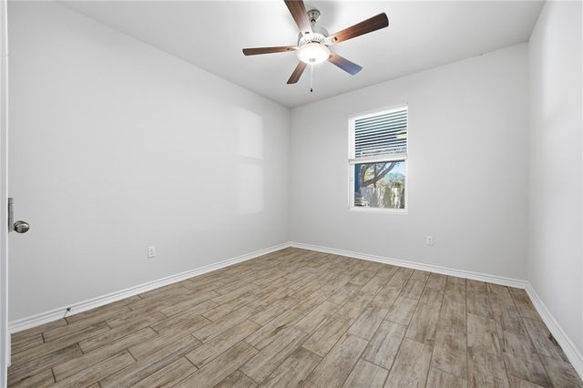 146 Norwood Oaks Dr, Rockport, TX 78382