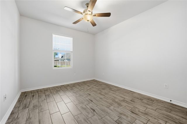 146 Norwood Oaks Dr, Rockport, TX 78382