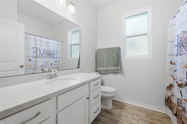 146 Norwood Oaks Dr, Rockport, TX 78382