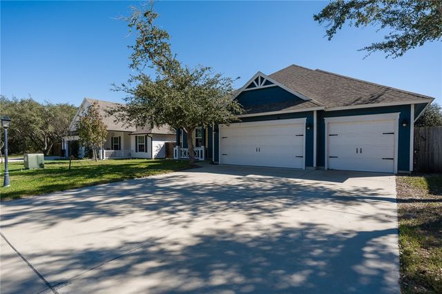 146 Norwood Oaks Dr, Rockport, TX 78382