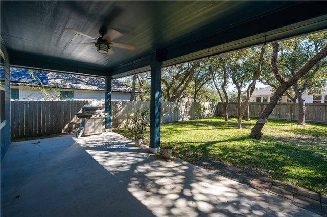 146 Norwood Oaks Dr, Rockport, TX 78382