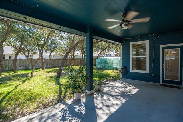 146 Norwood Oaks Dr, Rockport, TX 78382