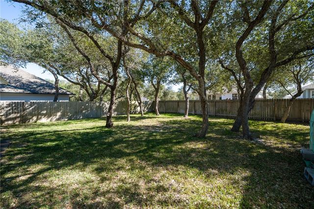 146 Norwood Oaks Dr, Rockport, TX 78382