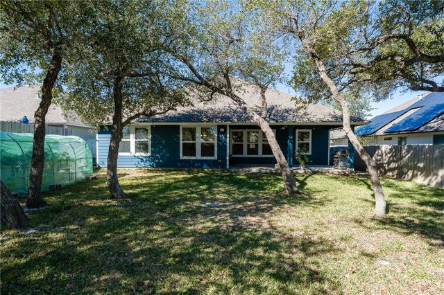 146 Norwood Oaks Dr, Rockport, TX 78382