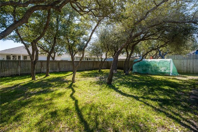 146 Norwood Oaks Dr, Rockport, TX 78382