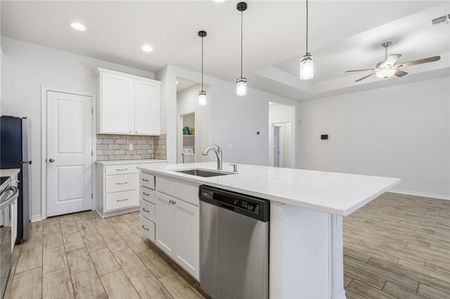 146 Norwood Oaks Dr, Rockport, TX 78382