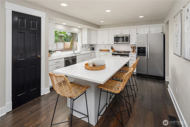 16208 SE 46th Way, Bellevue, WA 98006