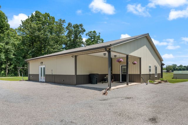 1150 Old Blacktop Rd, Mc Ewen, TN 37101