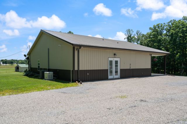 1150 Old Blacktop Rd, Mc Ewen, TN 37101