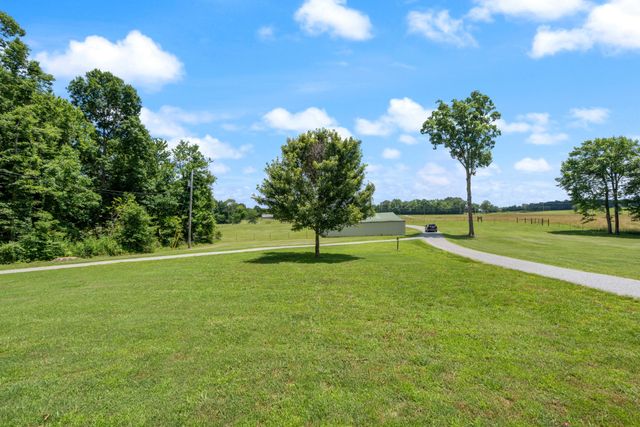 1150 Old Blacktop Rd, Mc Ewen, TN 37101
