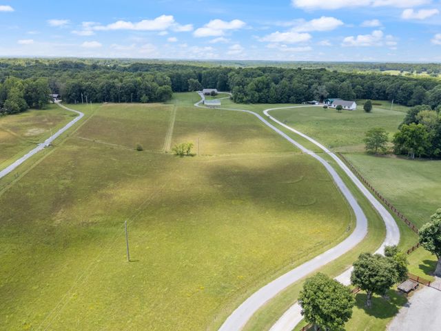 1150 Old Blacktop Rd, Mc Ewen, TN 37101