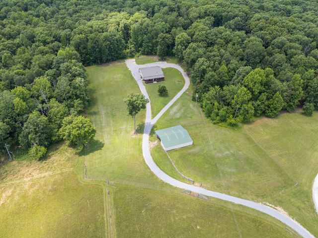 1150 Old Blacktop Rd, Mc Ewen, TN 37101