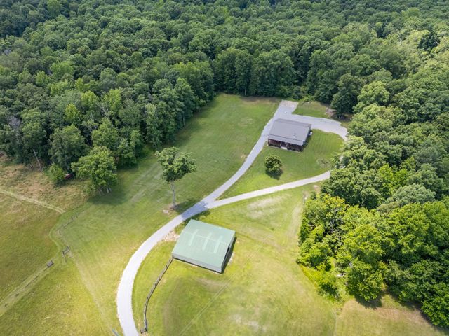 1150 Old Blacktop Rd, Mc Ewen, TN 37101